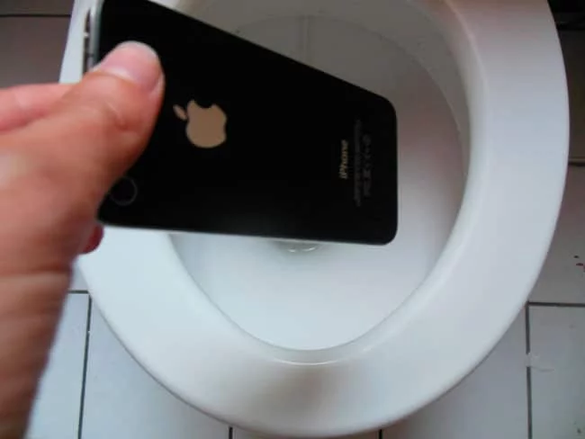 iPhone en el váter